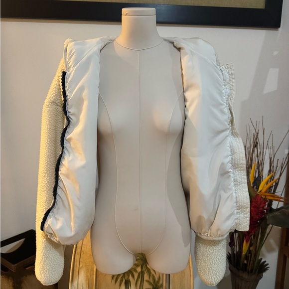Tommy Jeans Hooded Sherpa Jacket Women's Snow-White S/P Small Full zip - Picture 7 of 8